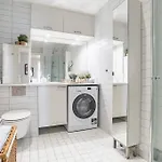Spacious Modern 2br At Barcode Apartment *