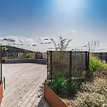 Spacious Modern 2br At Barcode *