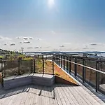 Апартаменты Spacious Modern 2br At Barcode