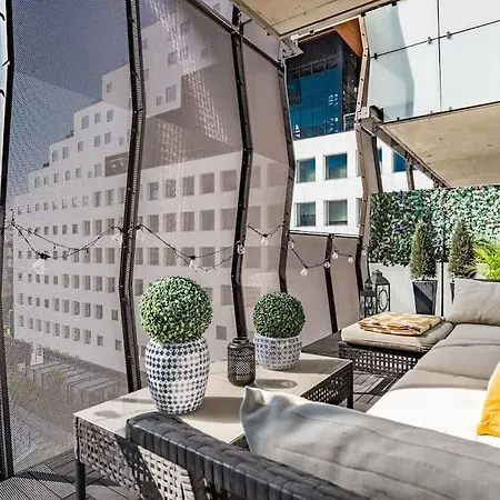 Spacious Modern 2br At Barcode *