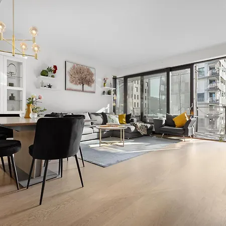 Apartment Spacious Modern 2br At Barcode