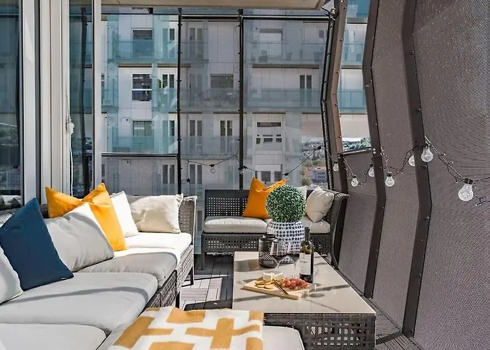 Spacious Modern 2br At Barcode Lägenhet