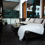 Spacious Modern 2br At Barcode