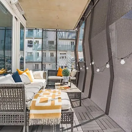 Spacious Modern 2br At Barcode Lägenhet