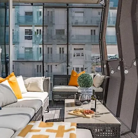 Spacious Modern 2br At Barcode Lägenhet