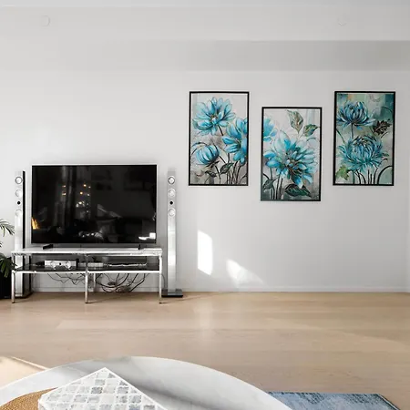 Spacious Modern 2br At Barcode Lägenhet